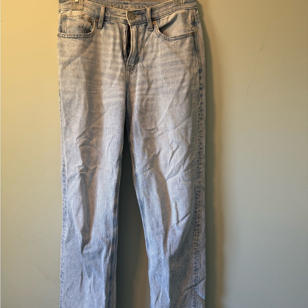 American Eagle Size 2 High-Rise Mom Straight Denim Jeans